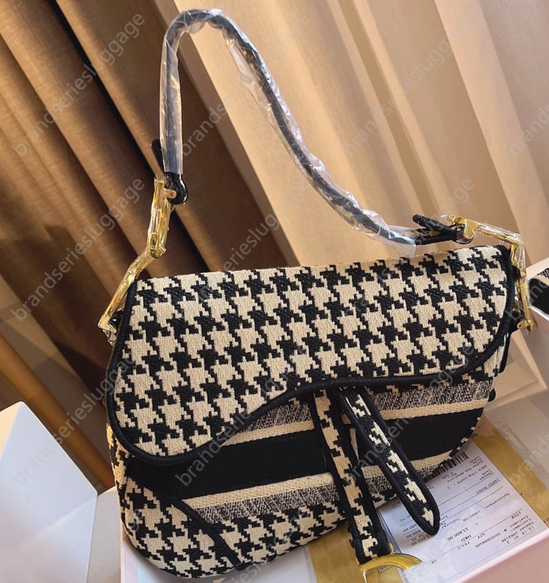 Top quality fashion shoulder bags classic embroidery European and American style handbag 2021 best-selling crossbody bag women's purse with original box, Extra postage
Top quality fashion shoulder bags classic embroidery European and American style handbag 2021 best-selling crossbody bag women's purse with original box, Extra postage