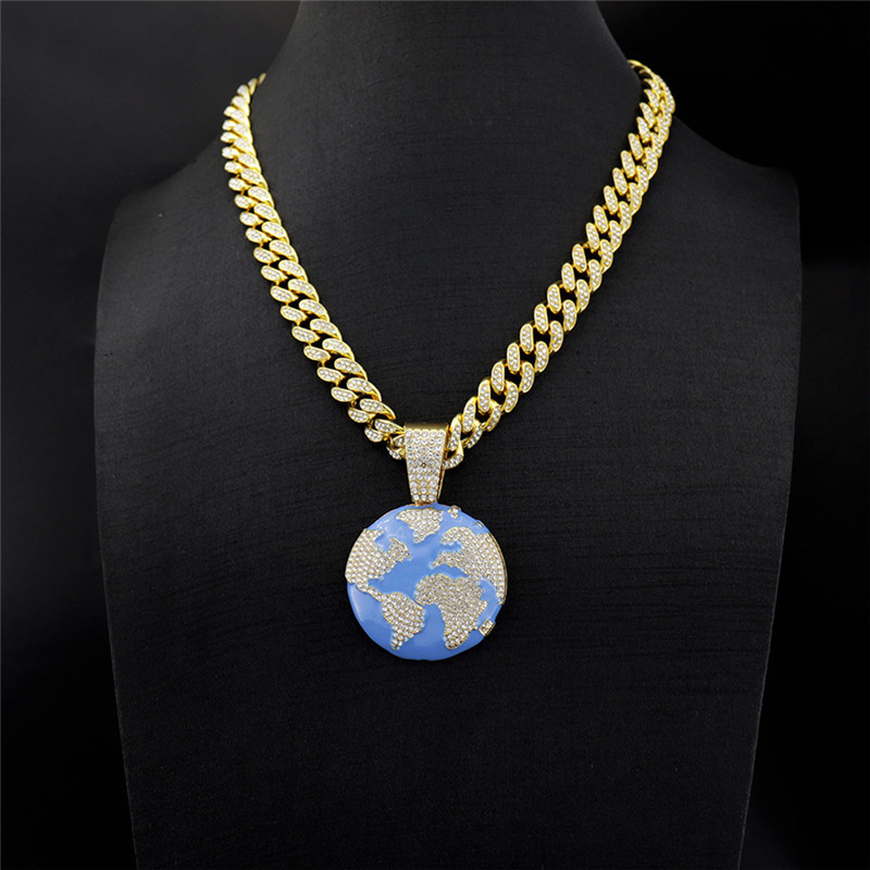 Iced Out Blue Earth Pendant Bling Cubic Zircon Necklace For Men Fashion Hip Hop Party Jewelry With 13mm Miami Cuban Chain X0509
Iced Out Blue Earth Pendant Bling Cubic Zircon Necklace For Men Fashion Hip Hop Party Jewelry With 13mm Miami Cuban Chain X0509