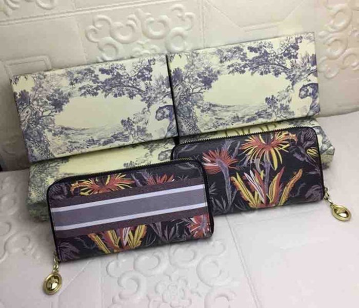 Woman Wallets Fashion Women Card Holders Purse High Quality Classic Wallet Multi-function Multi-card Letter Pattern Hand Bag with Box, Red;black
Woman Wallets Fashion Women Card Holders Purse High Quality Classic Wallet Multi-function Multi-card Letter Pattern Hand Bag with Box, Red;black