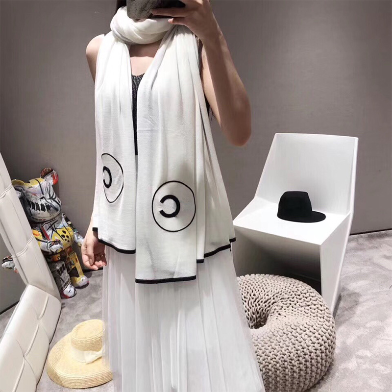 Womans Cashmere Scarfs Brand Designer Scarf Letter White Scarves Weave Pashmina Shawl Fashion Winter Luxury Habbly
Womans Cashmere Scarfs Brand Designer Scarf Letter White Scarves Weave Pashmina Shawl Fashion Winter Luxury Habbly