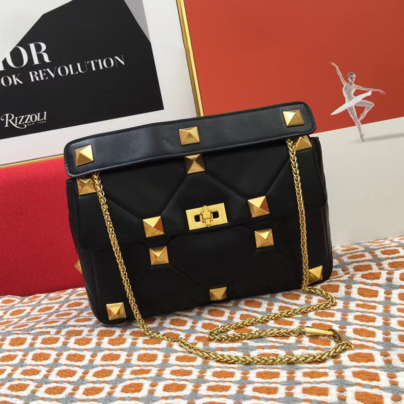 Fashion luxurys designers Shoulder Bags women CrossBody Genuine Chest pack lady Tote handbags purse Sheep leather chain stud bag There is a size number, Plum
Fashion luxurys designers Shoulder Bags women CrossBody Genuine Chest pack lady Tote handbags purse Sheep leather chain stud bag There is a size number, Plum