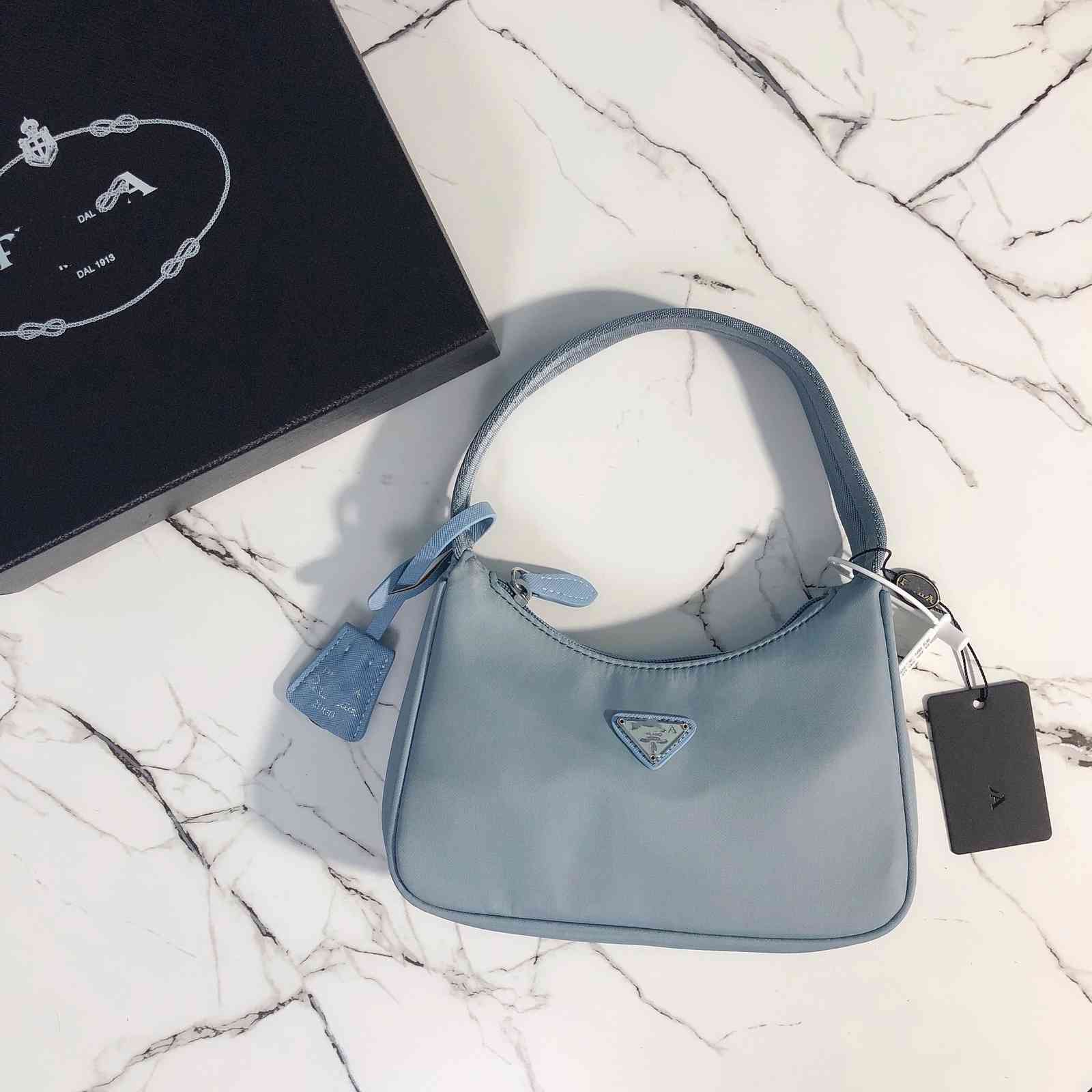 New p family Bag Hobo Yang Mi same nylon cloth three in axillary one shoulder hand bag I21
New p family Bag Hobo Yang Mi same nylon cloth three in axillary one shoulder hand bag I21