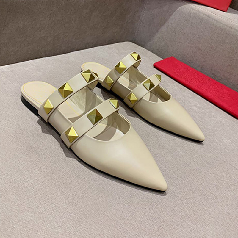 Luxurys Designers Shoes Summer Top Luxury Designer Womens Flat Slippers Fashion Oversized Golden Rivets Sexy Ladies Leather Slides Flip Flops Sandals35-40, White
Luxurys Designers Shoes Summer Top Luxury Designer Womens Flat Slippers Fashion Oversized Golden Rivets Sexy Ladies Leather Slides Flip Flops Sandals35-40, White