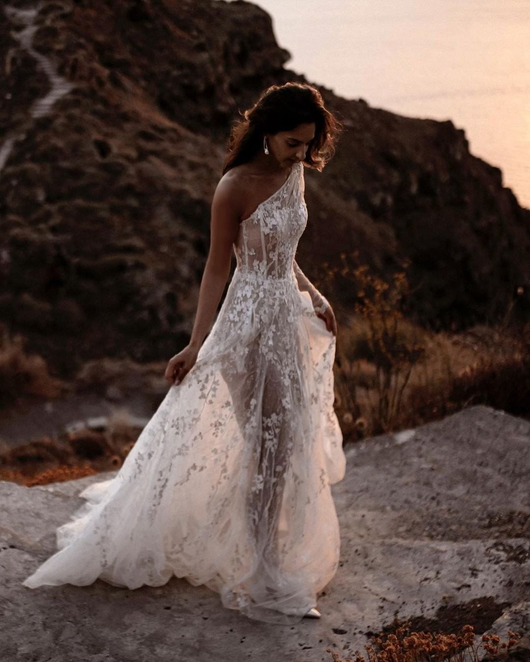 Beach A Line Wedding Dress Illusion One Shoulder Lace Appliques Bride Dresses Long Sleeve Backless Bridal Gowns robes de mariée