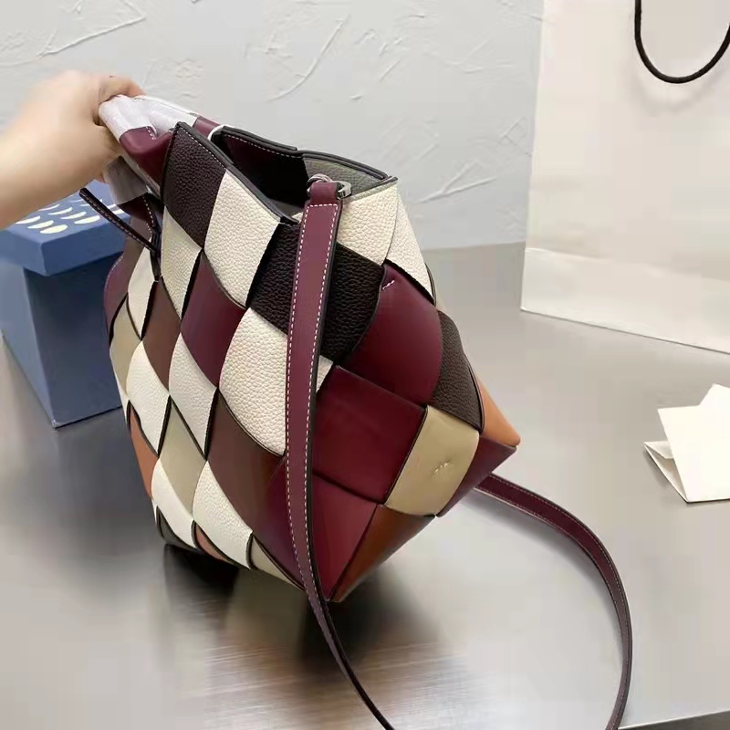 Luxury design colorful woven bag highquality leather Sturdy handbag Flower basket version Womens shopping Bags Retro style Purse