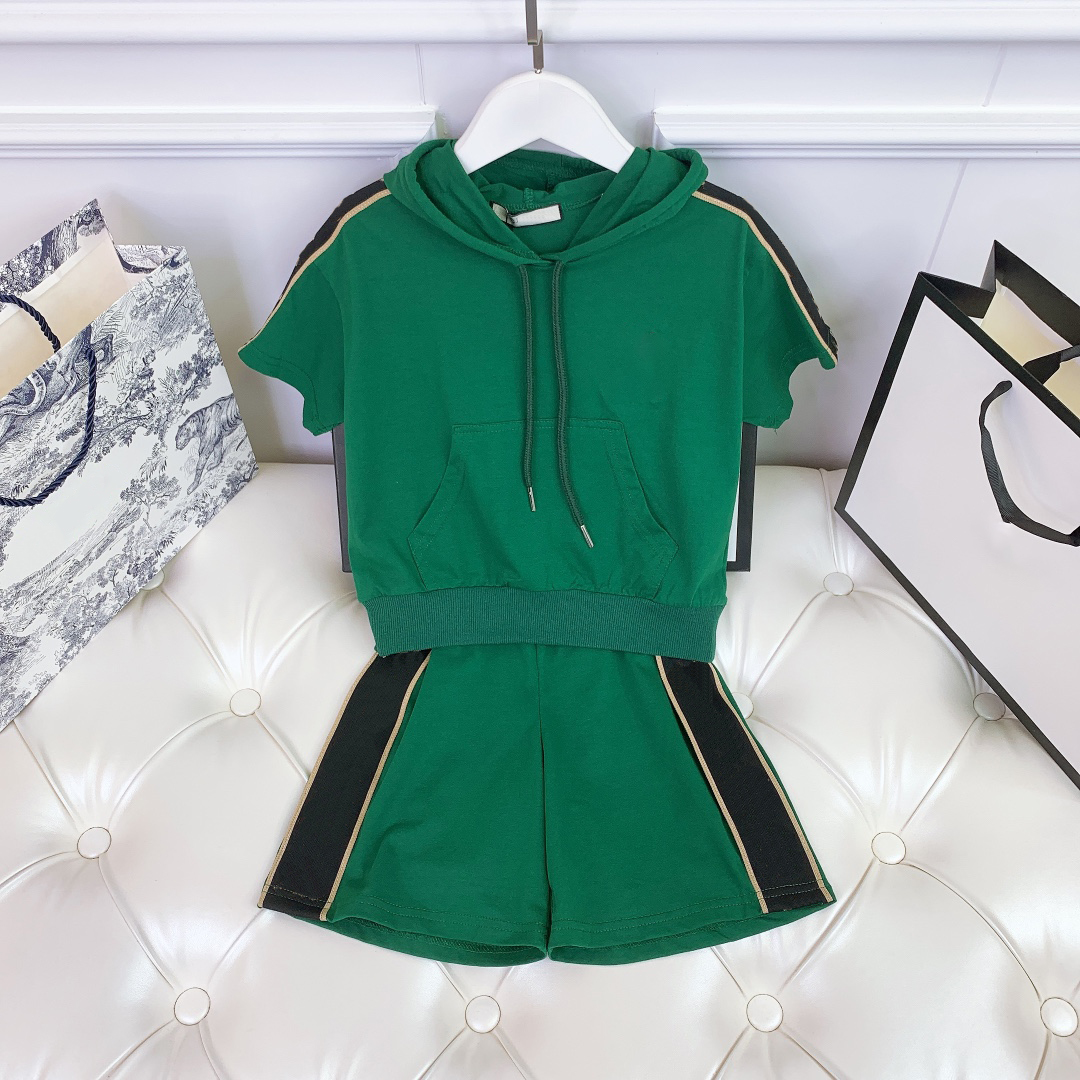 designer kids casual Joint short T + ribbon spliced 5-cent shorts sets green color childrens suit brand boys clothing cotton tees size 100-150, T shirt+skirt
designer kids casual Joint short T + ribbon spliced 5-cent shorts sets green color childrens suit brand boys clothing cotton tees size 100-150, T shirt+skirt