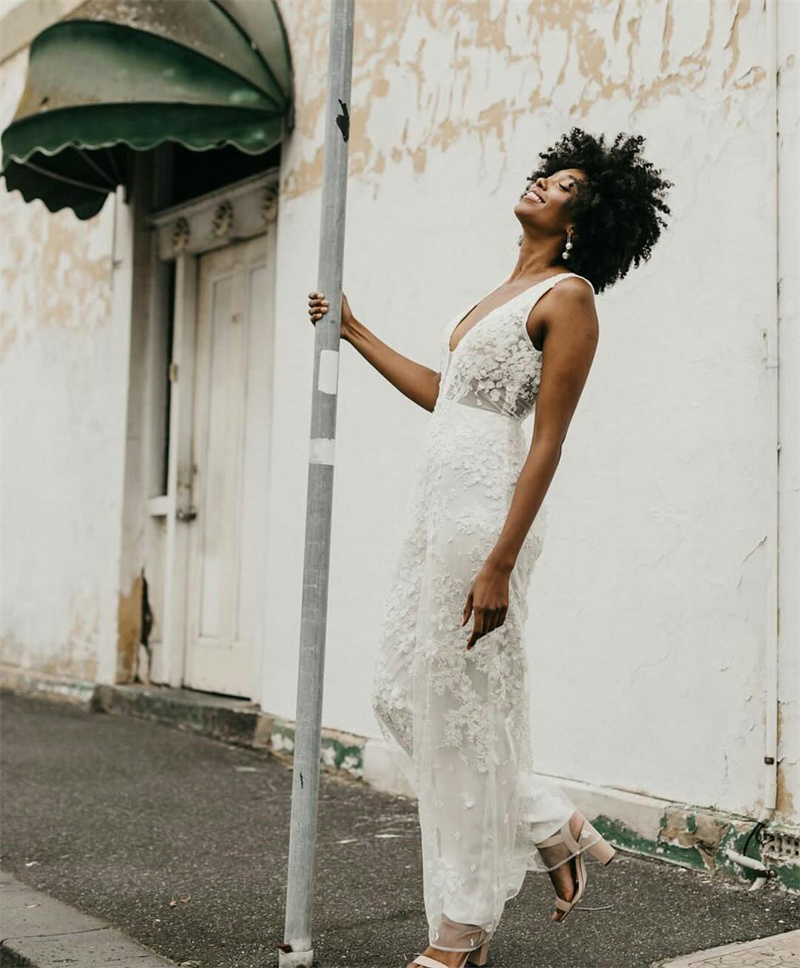 Chic Jumpsuit Wedding Dress Lace Appliques Sleeveless Deep V Neck Bridal Gowns Ankle Length Backless Gorgeous Robe de mariee