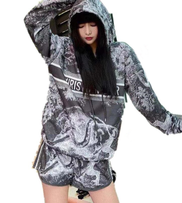 Fashion Women Sweater Suit Casual Letter Print Ladies Sweatsuits Soft Spring Autumn Lady Tracksuits Top + Pants High Quality Tracksuit
Fashion Women Sweater Suit Casual Letter Print Ladies Sweatsuits Soft Spring Autumn Lady Tracksuits Top + Pants High Quality Tracksuit