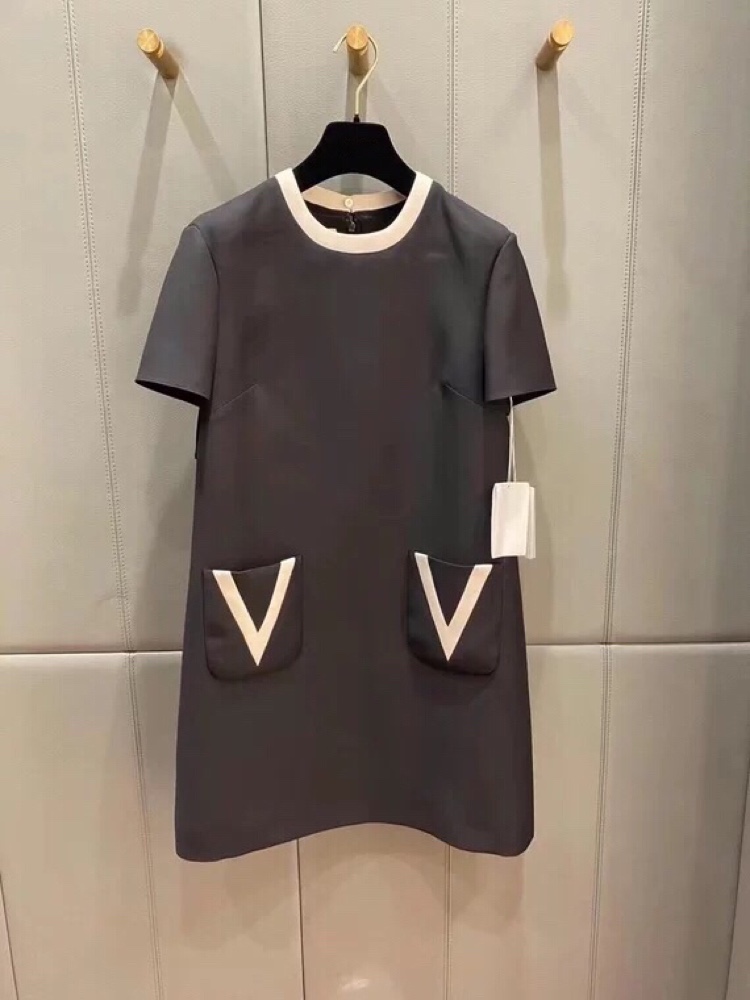 Plus Size 2021 Black Loose Women Dress Designer Short Sleeves Pockets Dresses Womens Milan Runway Vestidos De Festa 82010
Plus Size 2021 Black Loose Women Dress Designer Short Sleeves Pockets Dresses Womens Milan Runway Vestidos De Festa 82010