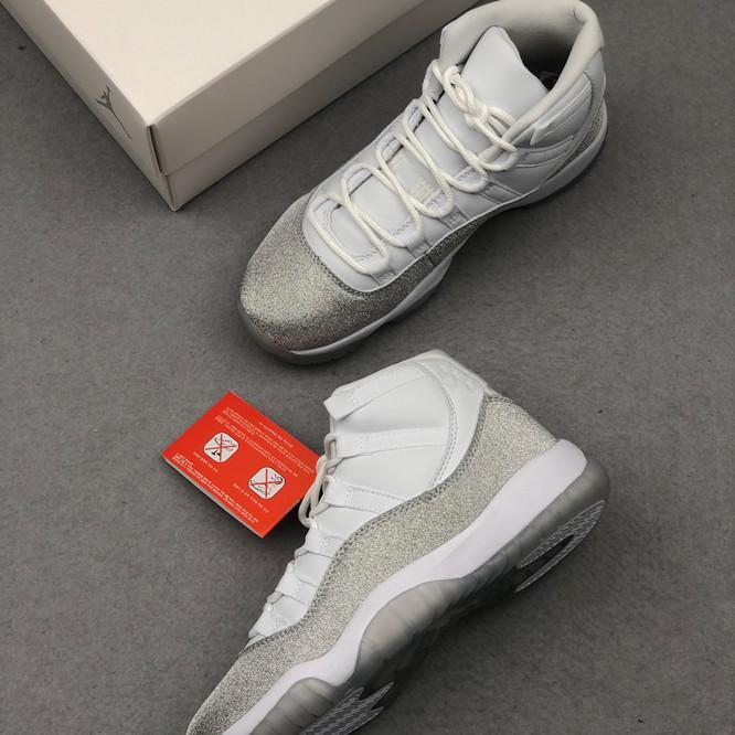 Mens womens Sport shoes Schoenen Heren Jumpman 11 WHITE METALLIC SILVER VAST GREY 36-45
Mens womens Sport shoes Schoenen Heren Jumpman 11 WHITE METALLIC SILVER VAST GREY 36-45