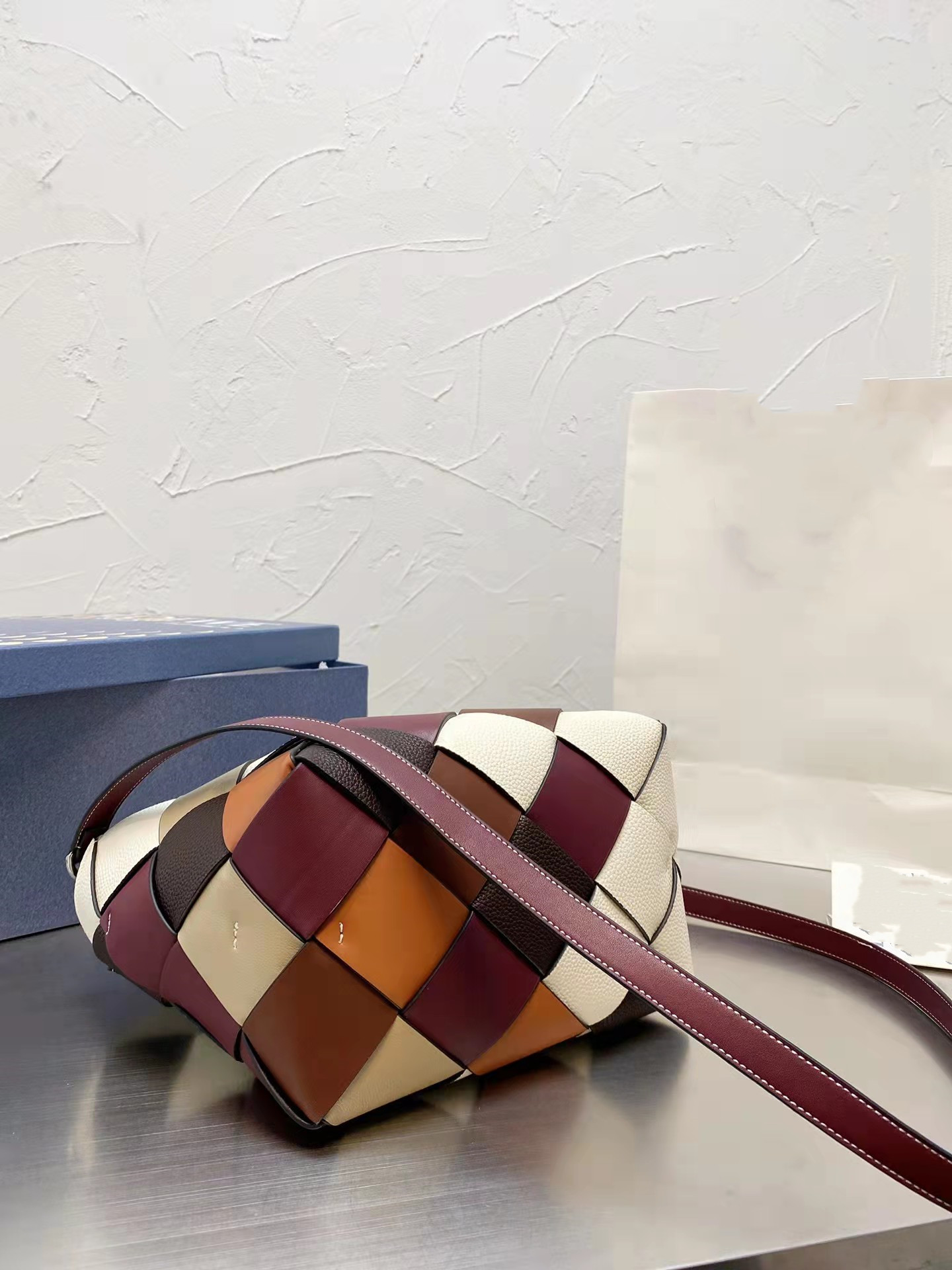 Luxury design colorful woven bag highquality leather Sturdy handbag Flower basket version Womens shopping Bags Retro style Purse