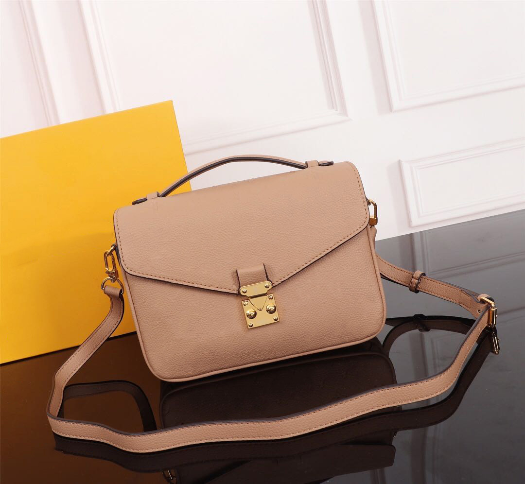 2021 fashion designers women handbags luxurys lady shoulder bags leather messenger bag classic flowers crossbody purses chains plaid totes m
2021 fashion designers women handbags luxurys lady shoulder bags leather messenger bag classic flowers crossbody purses chains plaid totes m