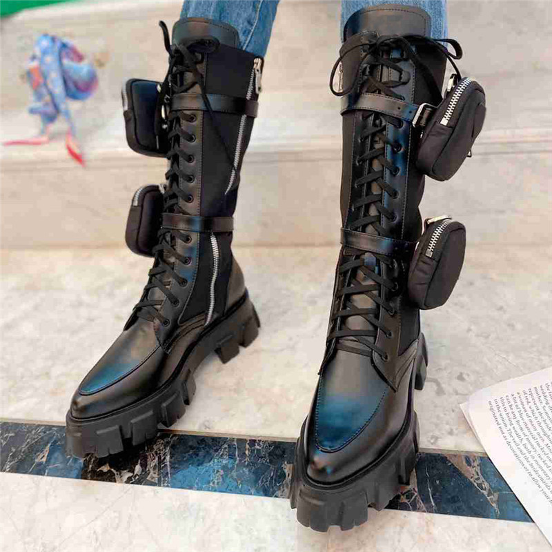 Designer Boots Monolith Shoes Fashion Low Top Mid Tube Martin Brand Metal Triangle Logo Fall Winter Women Pointy Toe Height Sexy Black White Pocket
Designer Boots Monolith Shoes Fashion Low Top Mid Tube Martin Brand Metal Triangle Logo Fall Winter Women Pointy Toe Height Sexy Black White Pocket