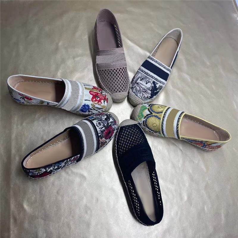 2021 Fisherman Shoes Alphabet Sandals Mesh Embroidery Loafers Straw Weave Linen Sandal Fashion Printing Slippers Hemp Soled Flat Shoe
2021 Fisherman Shoes Alphabet Sandals Mesh Embroidery Loafers Straw Weave Linen Sandal Fashion Printing Slippers Hemp Soled Flat Shoe