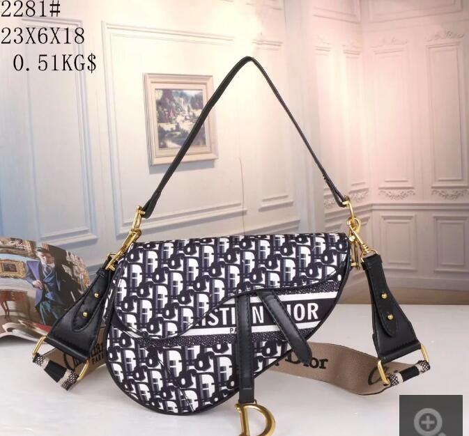 Handbag Saddle bag High quality Leather with Strap Purses Designer Bags Wallets magnetic Metal pendant TShoulder bags Women Crossbody Handbags
Handbag Saddle bag High quality Leather with Strap Purses Designer Bags Wallets magnetic Metal pendant TShoulder bags Women Crossbody Handbags