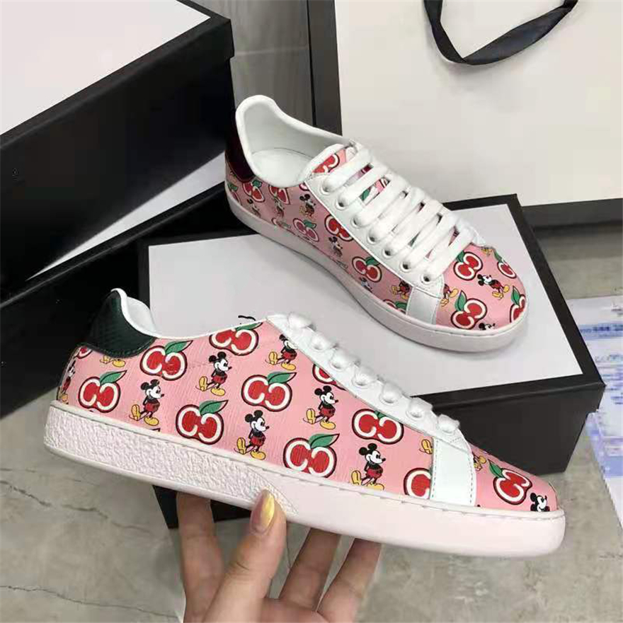 Copy of famous brand sports shoes in 16 colors. The classic appearance pattern has an unparalleled high standard. Designers and couples match themes
Copy of famous brand sports shoes in 16 colors. The classic appearance pattern has an unparalleled high standard. Designers and couples match themes
