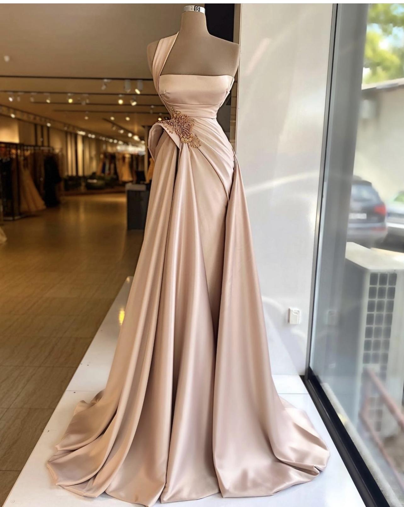 Elegant Plus Size Mermaid Evening Dresses Crystal Beaded One Shoulder Satin High Side Split Formal Prom Gowns Custom Made Pageant Wear Party Dress, Black;red
Elegant Plus Size Mermaid Evening Dresses Crystal Beaded One Shoulder Satin High Side Split Formal Prom Gowns Custom Made Pageant Wear Party Dress, Black;red
