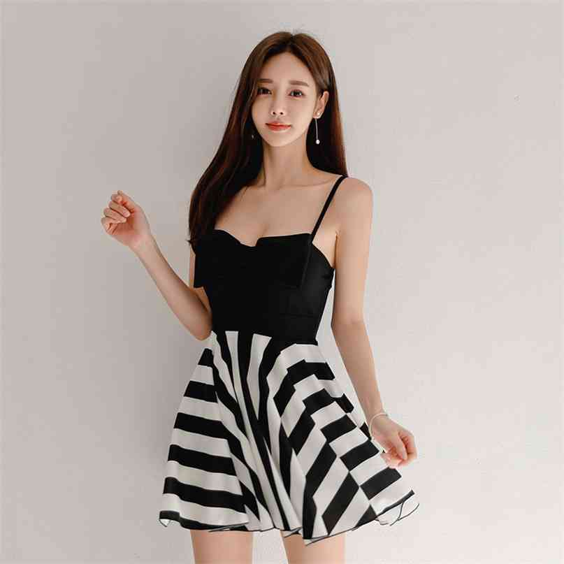 Sexy Girls Party Dress Summer Women Fashion Spaghetti Strap Sleeveless Big Bow High-waist Striped Patchwork Club Mini 210603, As picture
Sexy Girls Party Dress Summer Women Fashion Spaghetti Strap Sleeveless Big Bow High-waist Striped Patchwork Club Mini 210603, As picture