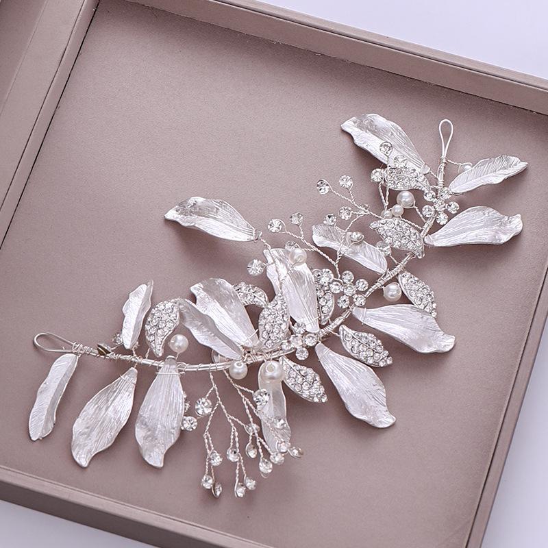 Hair Clips & Barrettes Wedding Dress Accessories Silver Leaf Hairband Pearl Tiara Women Hairpins Crystal Headwear Fashion Jewelry, Golden;silver
Hair Clips & Barrettes Wedding Dress Accessories Silver Leaf Hairband Pearl Tiara Women Hairpins Crystal Headwear Fashion Jewelry, Golden;silver