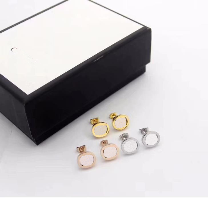 Women's classic design jewelry Stud earring letter 925 sterling silver ladies high quality fashion earrings with original box
Women's classic design jewelry Stud earring letter 925 sterling silver ladies high quality fashion earrings with original box