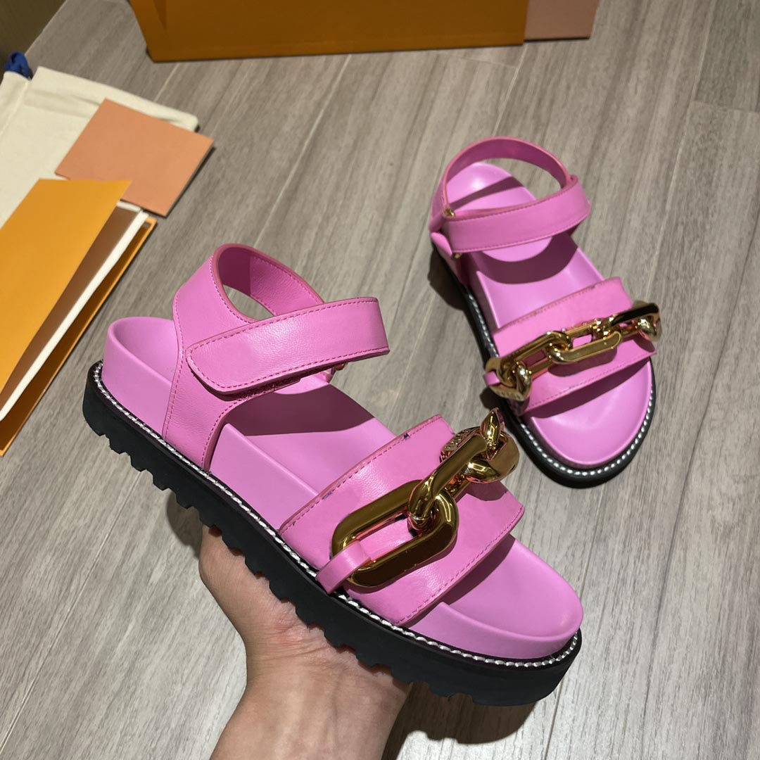 Luxury design women's flat sandals Textured soft leather sandals with thick metal chains Retro style ankle buckle women's sandal
Luxury design women's flat sandals Textured soft leather sandals with thick metal chains Retro style ankle buckle women's sandal