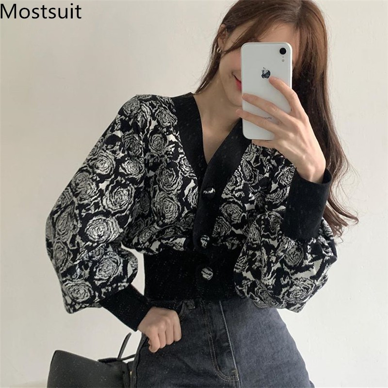 Korean Vintage Rose Knitted Cardigan Sweater Women Winter Single-breasted V-neck Lantern Sleeve Elegant Ladies Tops Jumpers 210518, Black
Korean Vintage Rose Knitted Cardigan Sweater Women Winter Single-breasted V-neck Lantern Sleeve Elegant Ladies Tops Jumpers 210518, Black