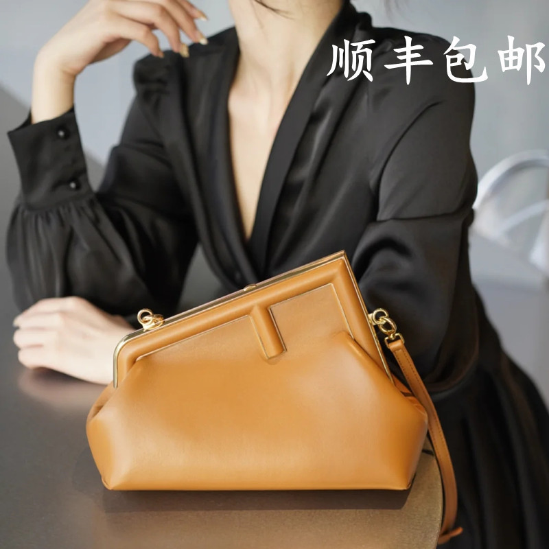 fend Women Luxurys Designer Bag 2021 first Outlet series metal wrapped Dinner Bag Handbag Single Shoulder Messenger Bag 6ABE H6ZT
fend Women Luxurys Designer Bag 2021 first Outlet series metal wrapped Dinner Bag Handbag Single Shoulder Messenger Bag 6ABE H6ZT