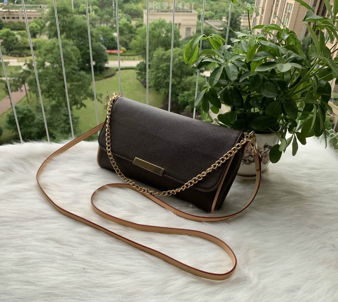 Women Shoulder Bag metal chain purse wallet crossbody bags luxury designer handbag High Quality 0018
Women Shoulder Bag metal chain purse wallet crossbody bags luxury designer handbag High Quality 0018