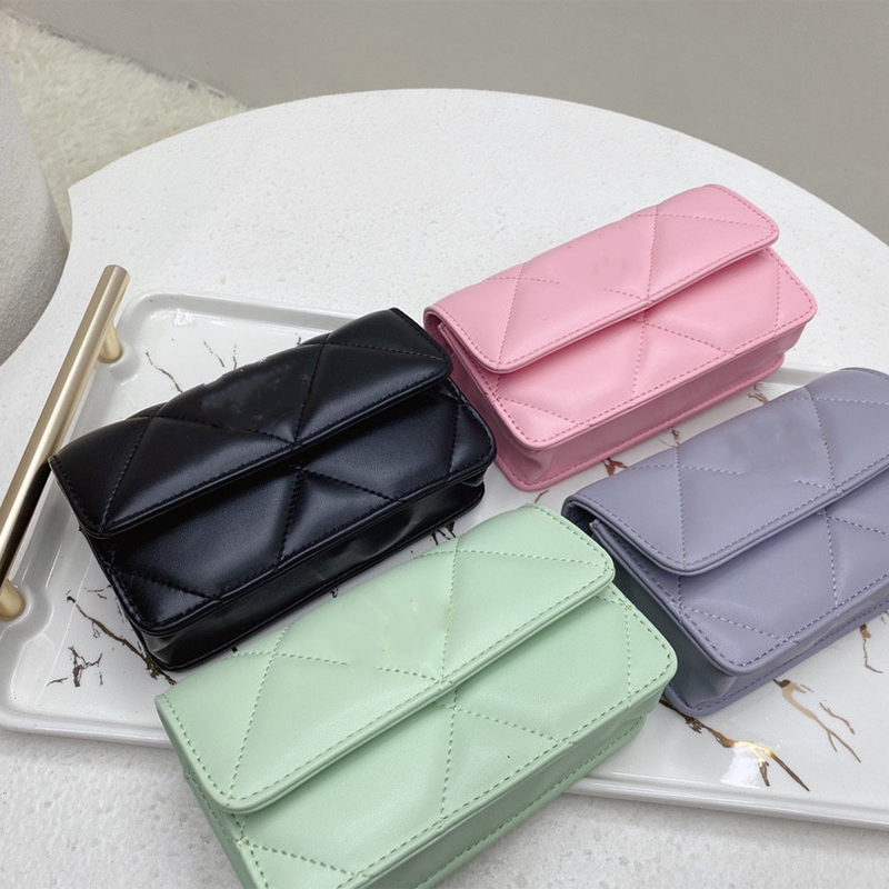 2022 NEW High Quality Luxury Messenger Leather Bag Designer Woman Fashion Flap Shoulder Bag Caviar Classic Ladies Quilted Tote Crossbody Wallet, Black
2022 NEW High Quality Luxury Messenger Leather Bag Designer Woman Fashion Flap Shoulder Bag Caviar Classic Ladies Quilted Tote Crossbody Wallet, Black