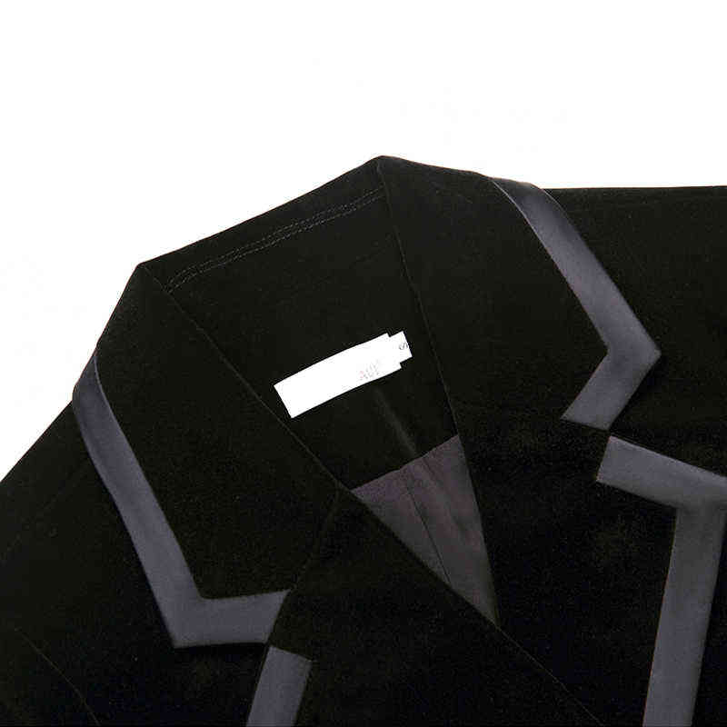 HarleyFashion Trending Fall Winter Notched Exquisite Diamonds Buttons Top Quality Black Chic Velvet Blazer Casual Jackets 211122