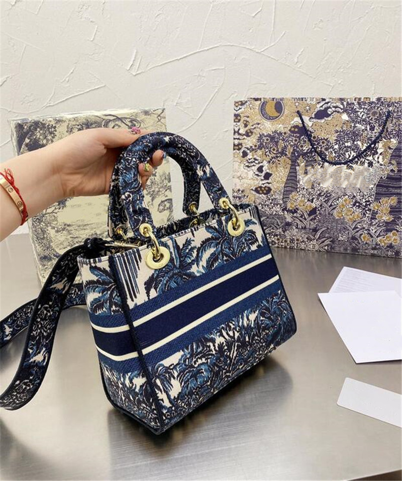 High quality women's Evening Bags female handbags men woman purse wallet crossbody totes Unisex messenger fashion ladies shoulder bag LettersLOGOD52235, Size:23*21cm with logo
High quality women's Evening Bags female handbags men woman purse wallet crossbody totes Unisex messenger fashion ladies shoulder bag LettersLOGOD52235, Size:23*21cm with logo