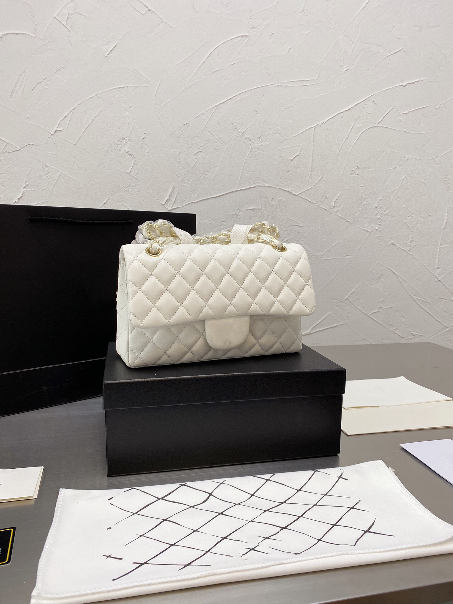 2021 Classic crossbody bag small diamond lattice With Gold Chain purse fashion handbags shoulders brand bags tote size 25cm, Black with silver hardware
2021 Classic crossbody bag small diamond lattice With Gold Chain purse fashion handbags shoulders brand bags tote size 25cm, Black with silver hardware