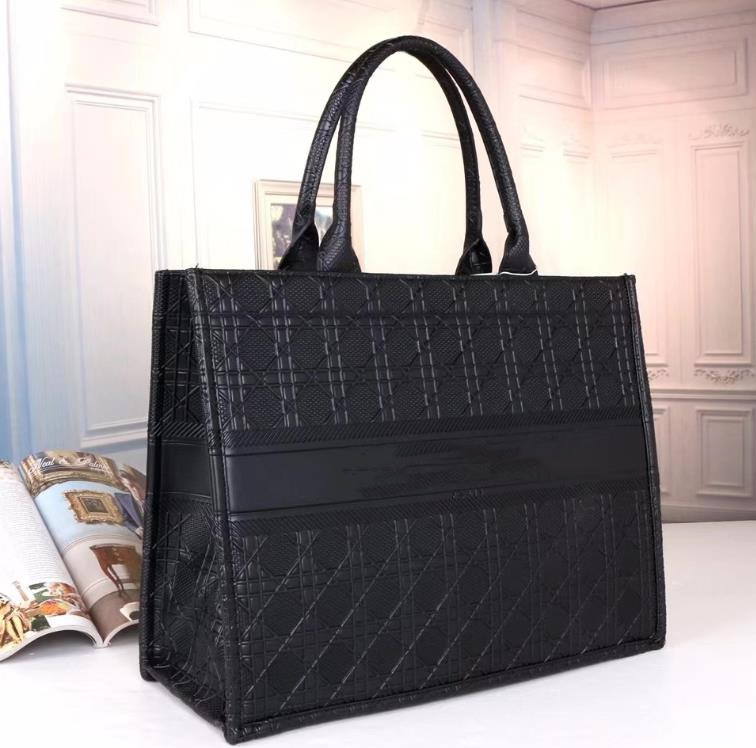 Luxury Designers CD Handbag Tote Shoulder Clutch Bags On The Go Crossbody Shopping Bag Purses Letters Flowers Floral One cd Handle Wallet Ba, Black;red
Luxury Designers CD Handbag Tote Shoulder Clutch Bags On The Go Crossbody Shopping Bag Purses Letters Flowers Floral One cd Handle Wallet Ba, Black;red
