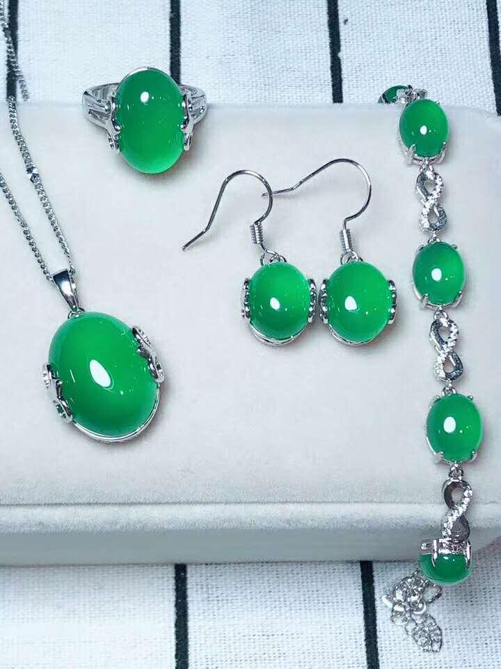Bracelet, Earrings & Necklace C1#925 Silver Inlaid Natural Chalcedony Set, The Jade Face Is Clean And Translucent, As pic
Bracelet, Earrings & Necklace C1#925 Silver Inlaid Natural Chalcedony Set, The Jade Face Is Clean And Translucent, As pic