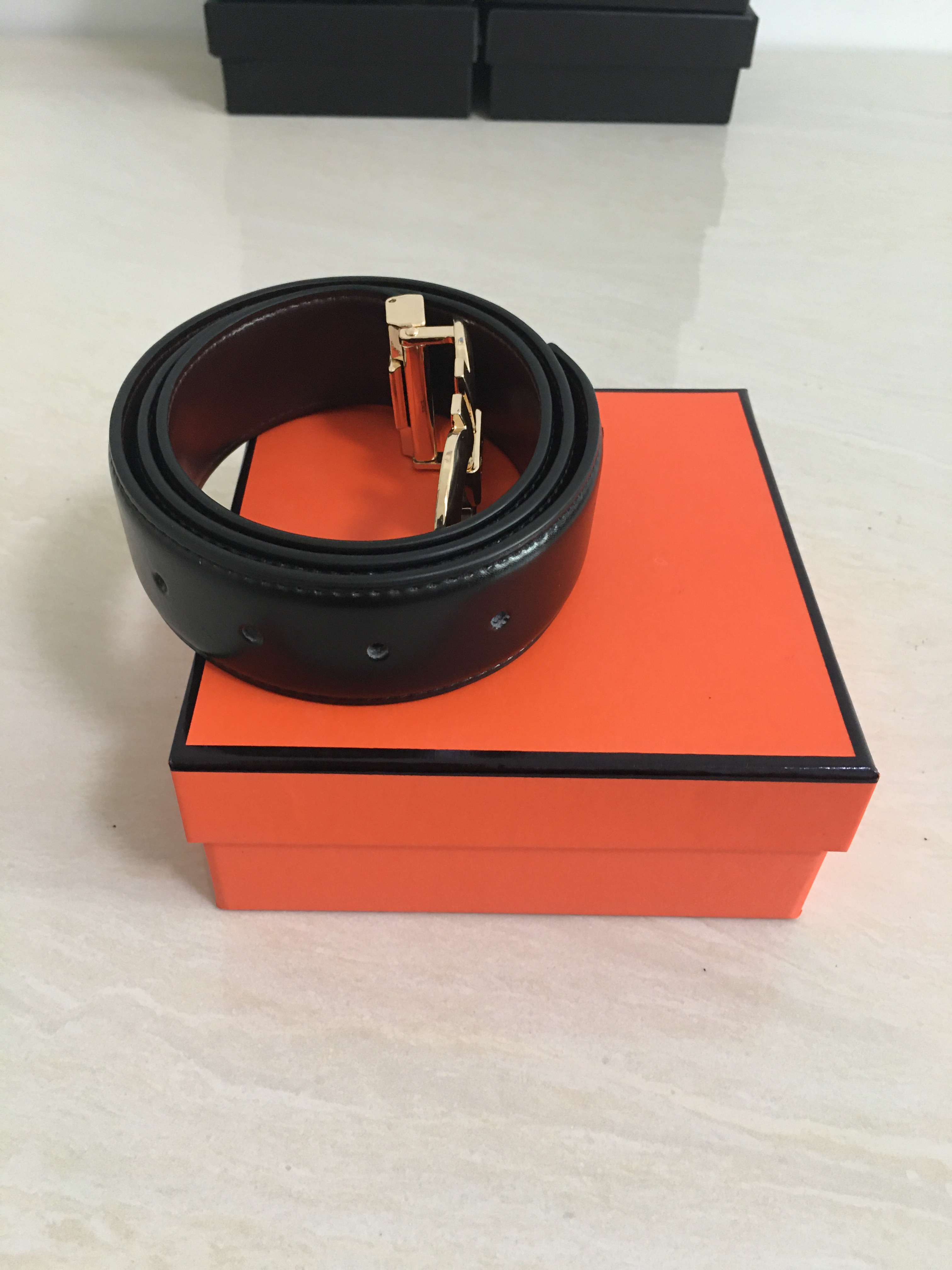 Fashion belt Men belt automatic buckle men belts genuine leather belt classical Gold silver black color buckle belts 105cm-125cm male strap, Belt and box
Fashion belt Men belt automatic buckle men belts genuine leather belt classical Gold silver black color buckle belts 105cm-125cm male strap, Belt and box