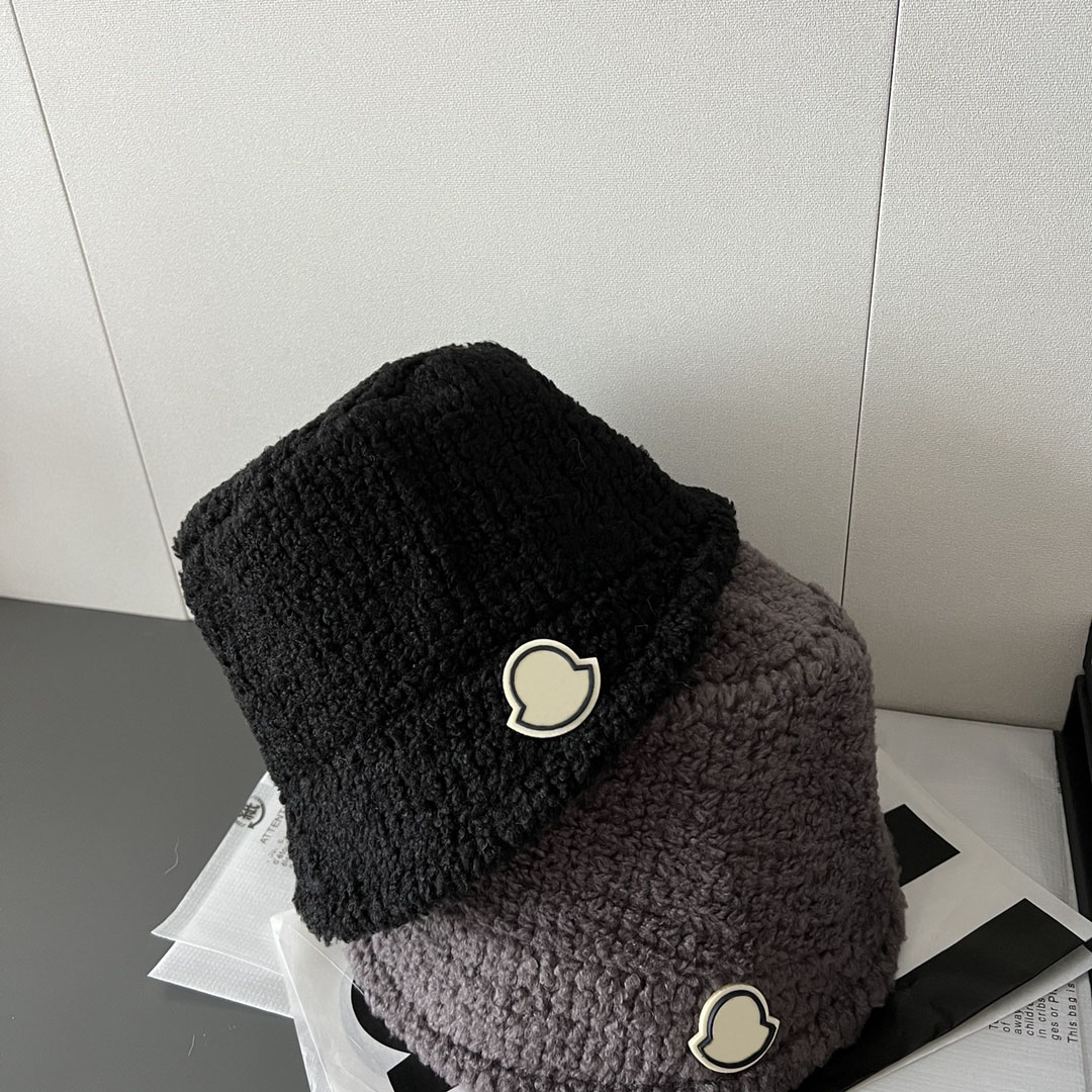 Luxurys designers beanie 2021 Winter warm windproof street fashion boutique bucket hat. Suitable for men and women. 3 colors, Box
Luxurys designers beanie 2021 Winter warm windproof street fashion boutique bucket hat. Suitable for men and women. 3 colors, Box