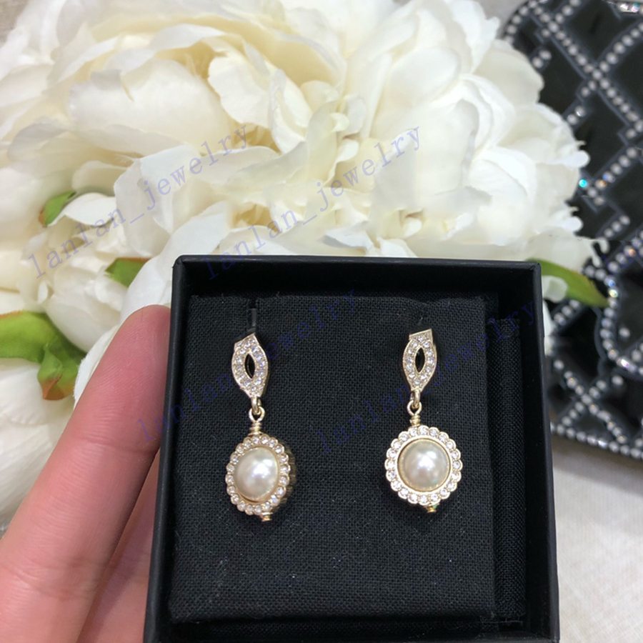 L0-C5152 Women's Stud Shell Earring 925 Silver Needle Classic Double Letter Logo With Box, Golden;silver
L0-C5152 Women's Stud Shell Earring 925 Silver Needle Classic Double Letter Logo With Box, Golden;silver