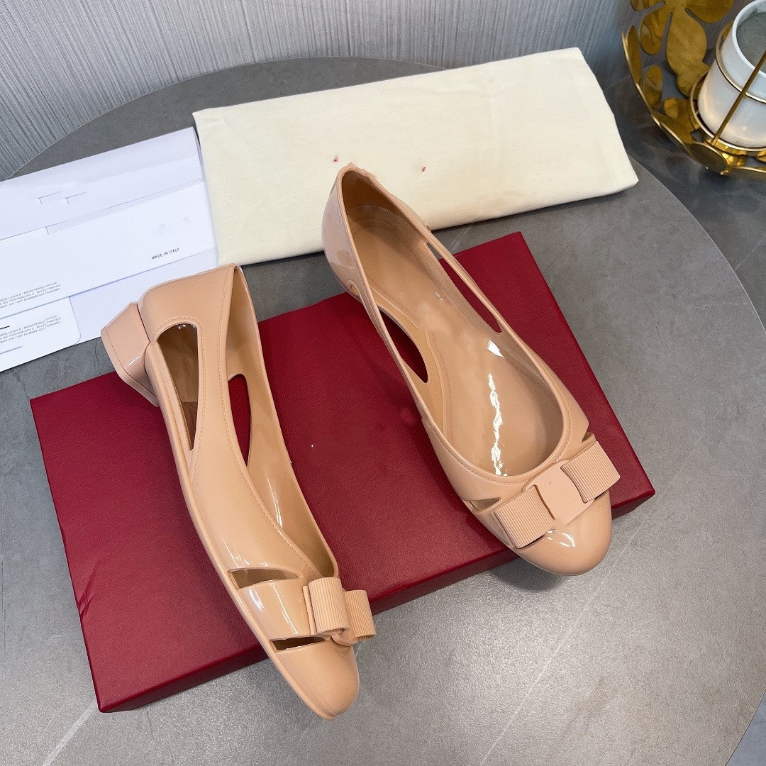 2021 Womens paris Sandals Slippers Embroidery Floral Brocade Girls Beach Flip Flops flat summer luxuries loafers Striped causal Genuine Leather Slipper 0724, 01
2021 Womens paris Sandals Slippers Embroidery Floral Brocade Girls Beach Flip Flops flat summer luxuries loafers Striped causal Genuine Leather Slipper 0724, 01