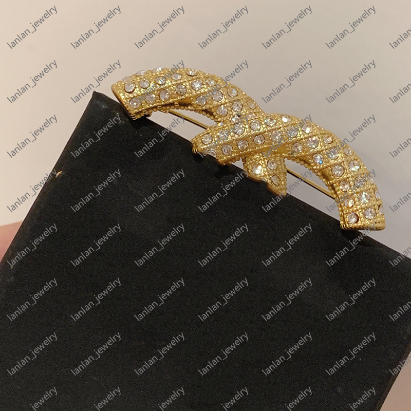 L-C15 Designer Brooches Classic Double Letter Inlaid Diamond Pins Fashion Luxury Jewelry Mother's Day gifts With Box
L-C15 Designer Brooches Classic Double Letter Inlaid Diamond Pins Fashion Luxury Jewelry Mother's Day gifts With Box