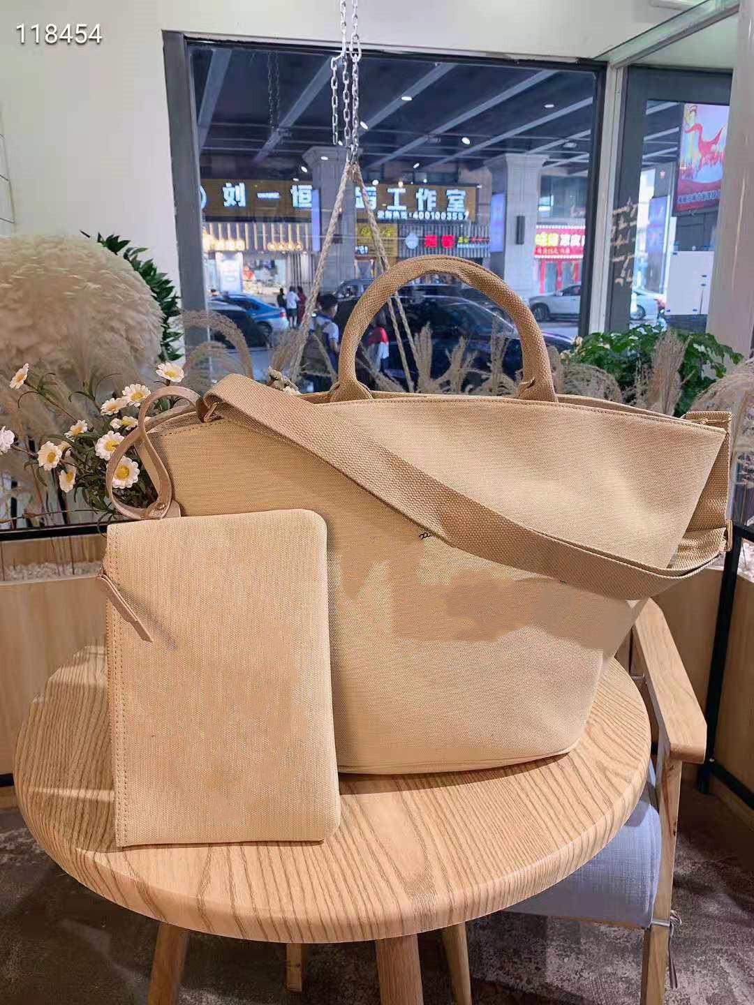 2021 Spring /summer one shoulder bag high quality classic women's temperament handbag retro national style canvas two piece set high qualit
2021 Spring /summer one shoulder bag high quality classic women's temperament handbag retro national style canvas two piece set high qualit