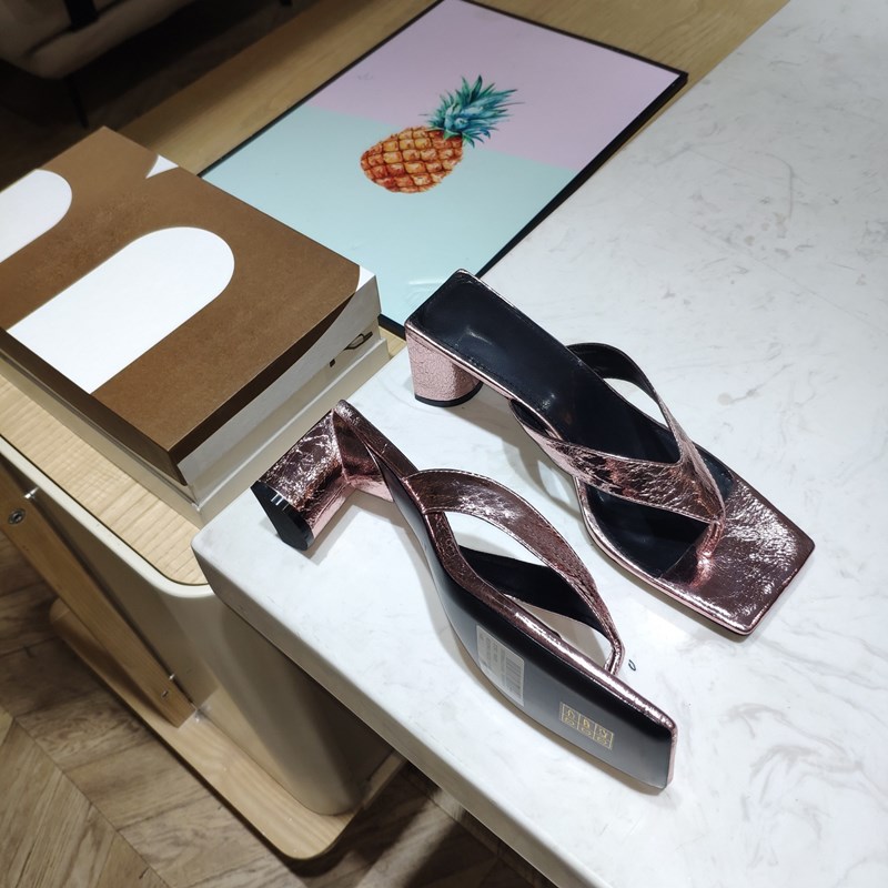 Modern and elegant style Muller slippers Summer women's sandals with thick heel Wrinkled leather women dress shoes party slide, Green
Modern and elegant style Muller slippers Summer women's sandals with thick heel Wrinkled leather women dress shoes party slide, Green