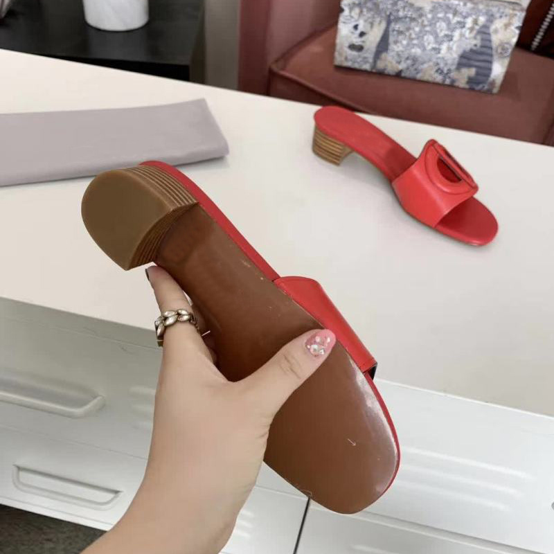 2021 new Hot women slipper Flat slide Sandal womens slipper mule shoe Wedding Dress cd slipper with boxes top quality
2021 new Hot women slipper Flat slide Sandal womens slipper mule shoe Wedding Dress cd slipper with boxes top quality