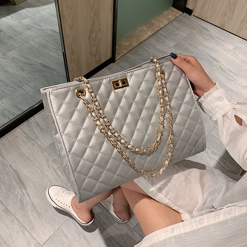 Fashion Sier Plate Shoulder Women's Task Luxury Leather Shopper Crossbody Tas Rooster Msenger Handbag Lady Big Chains, Silver
Fashion Sier Plate Shoulder Women's Task Luxury Leather Shopper Crossbody Tas Rooster Msenger Handbag Lady Big Chains, Silver