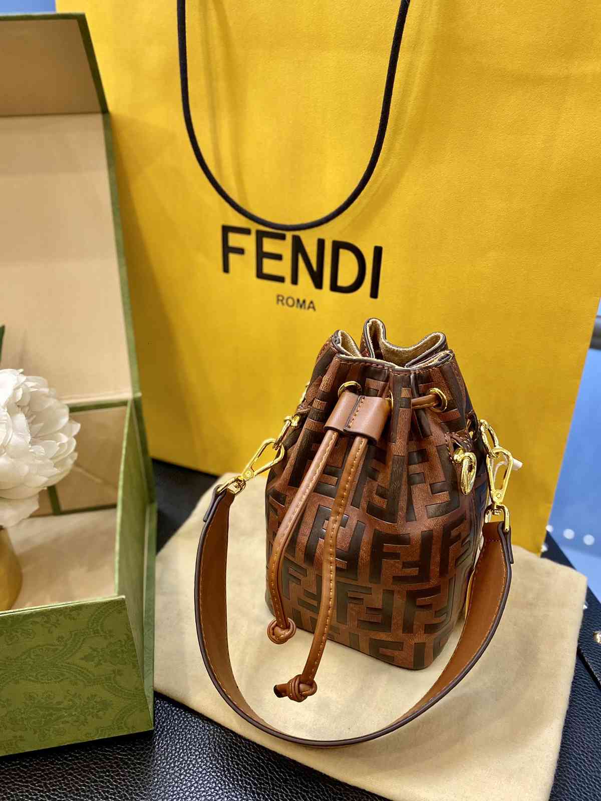 Design luxury handbag Fashion Women Shoulder Purse Handbags Luxurys Designer Messenger Bags Wallet Tote FEN Bag A8866
Design luxury handbag Fashion Women Shoulder Purse Handbags Luxurys Designer Messenger Bags Wallet Tote FEN Bag A8866