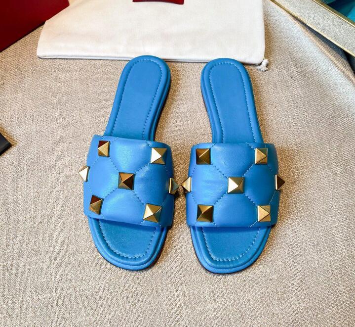 2021 luxury Designer women sandals Rivet Flats slippers Studded Summer fashion classic Leather sandal with box size35-42, Color 1
2021 luxury Designer women sandals Rivet Flats slippers Studded Summer fashion classic Leather sandal with box size35-42, Color 1