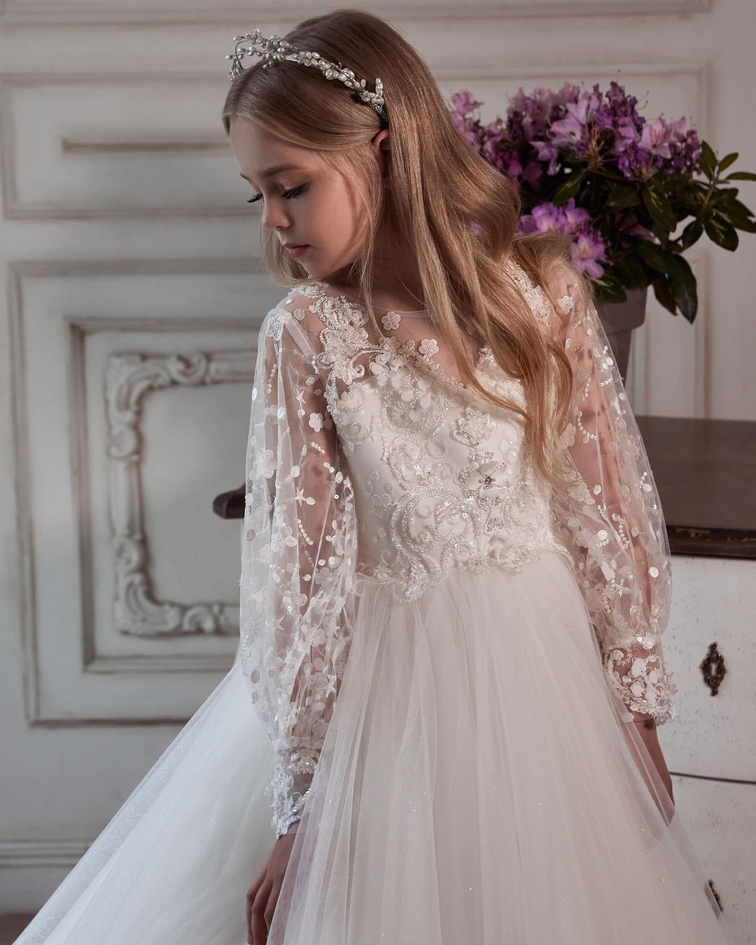 A Fashion E Backless Wer Girl Dresses For Wedding Long Sleeves Beaded Toddler D Appliqued Pageant Gowns Tulle Sequined First Communion Dress