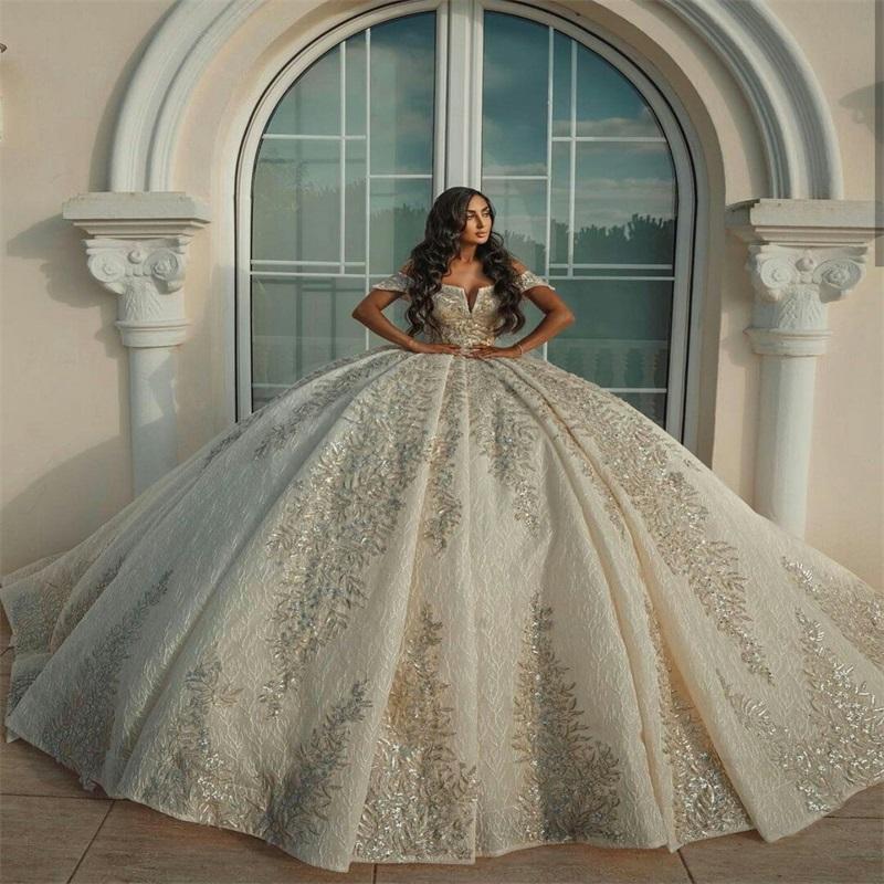 Luxury Dubai Arabia Ball Gown Wedding Dresses Off Shoulder Beads Lace Appliqued Plus Size Custom Made Bridal Gowns Backless Robe de mariée, White
Luxury Dubai Arabia Ball Gown Wedding Dresses Off Shoulder Beads Lace Appliqued Plus Size Custom Made Bridal Gowns Backless Robe de mariée, White