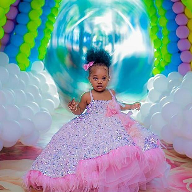 2022 Sparkly Luxurious Flower Feather Beaded Little Girl Wedding Cheap Communion Pageant Dresses Gowns