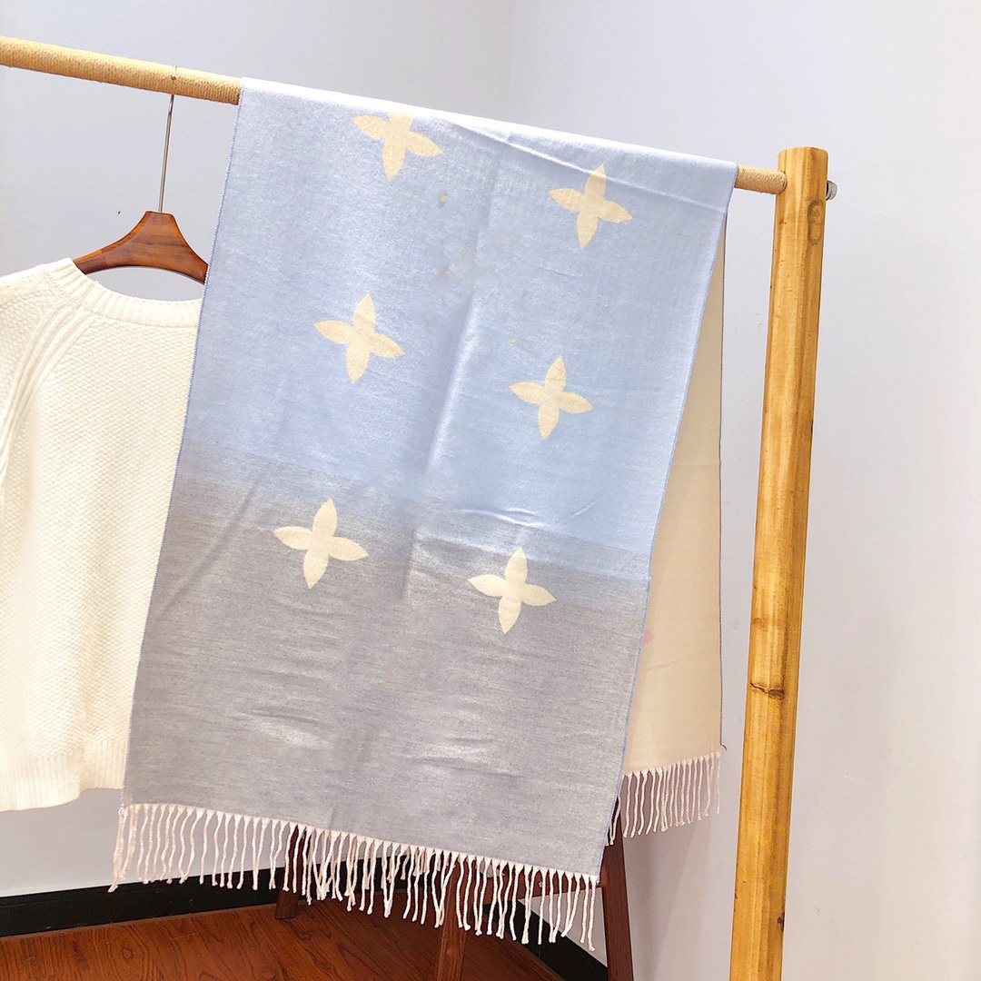 Women Printed embroidery Scarf Silk Winter Print Foulard Satin Square Head Scarves Woman Luxury Designer Shawls écharpe de luxe Big Size 180*70cm with Gift bag
Women Printed embroidery Scarf Silk Winter Print Foulard Satin Square Head Scarves Woman Luxury Designer Shawls écharpe de luxe Big Size 180*70cm with Gift bag