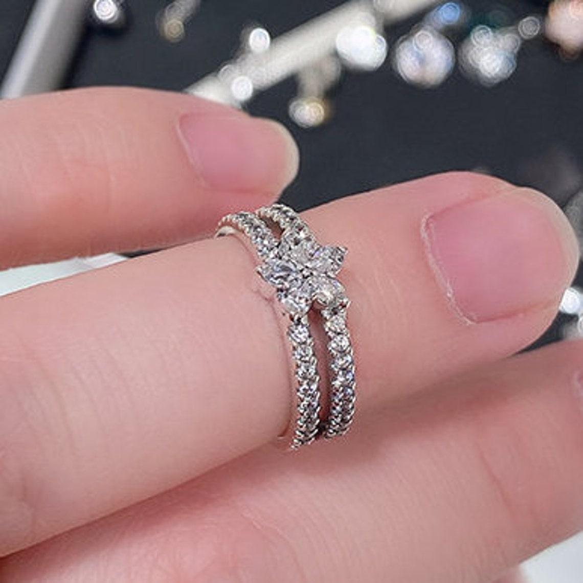 Factory wholesale 925 Sterling Ring Silver Sparkling Snowflake with Cz Stones Double Fit Jewelry Engagement Wedding Lovers Fashion Ring For Women
Factory wholesale 925 Sterling Ring Silver Sparkling Snowflake with Cz Stones Double Fit Jewelry Engagement Wedding Lovers Fashion Ring For Women